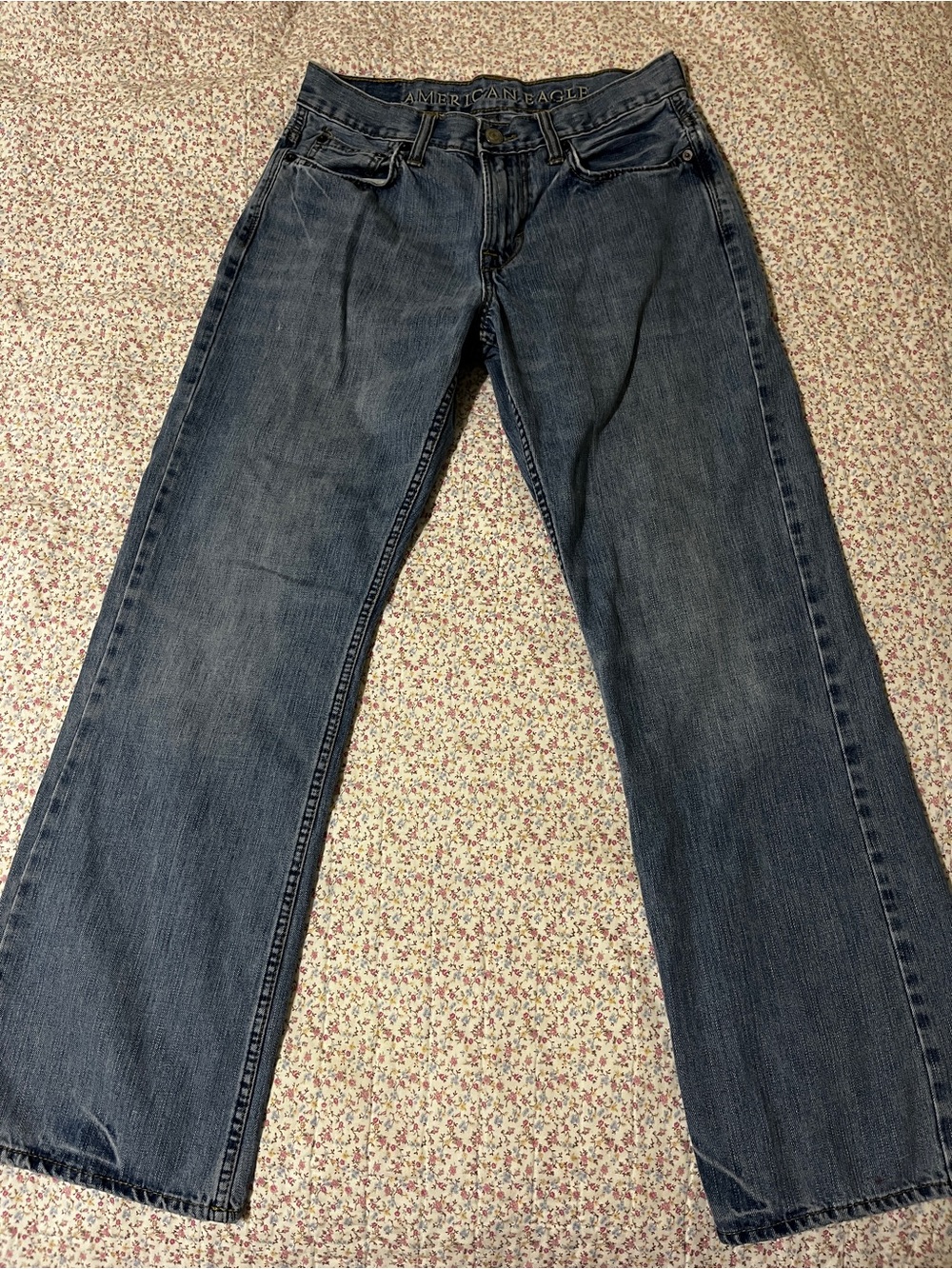American Eagle Outfitters Men’s Bootcut Jeans in Dark Blue Wash. 30/32